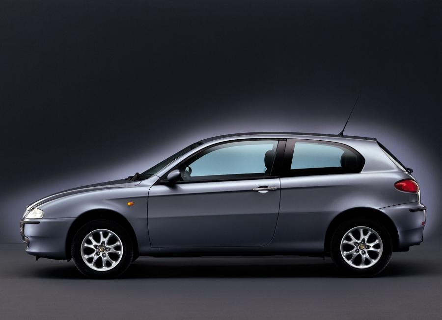  Alfa Romeo 147 3-Door (937A) 2000 года  (фото 3 из 43)